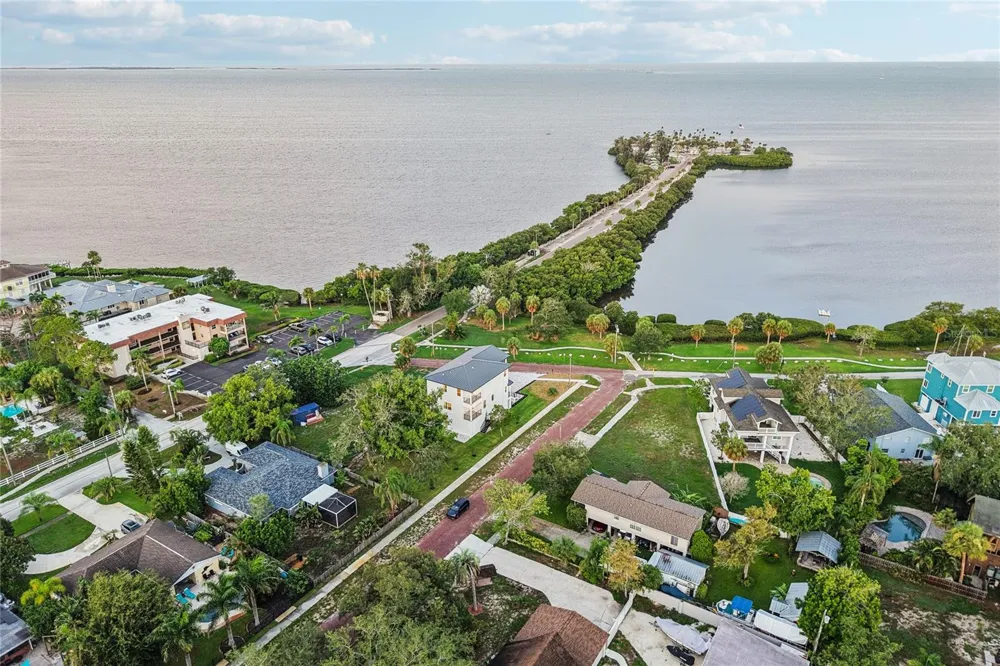 96 SHORE DRIVE Tarpon Springs, FL 34689