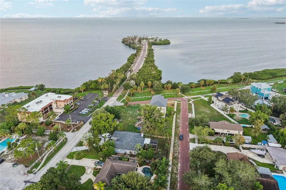 96 SHORE DRIVE Tarpon Springs, FL 34689