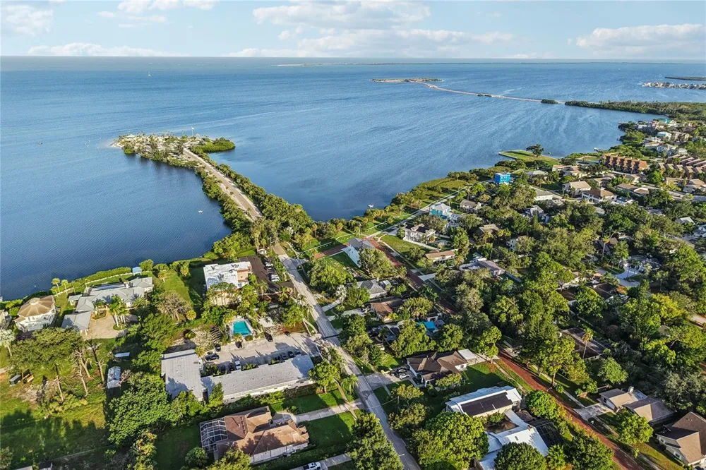 96 SHORE DRIVE Tarpon Springs, FL 34689