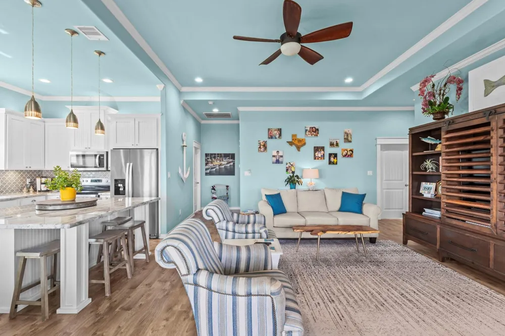 2929 Lakeside Crystal Beach, TX 77650