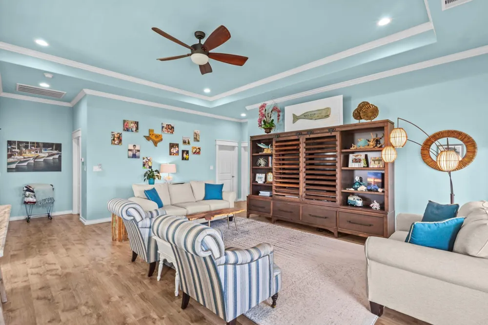 2929 Lakeside Crystal Beach, TX 77650
