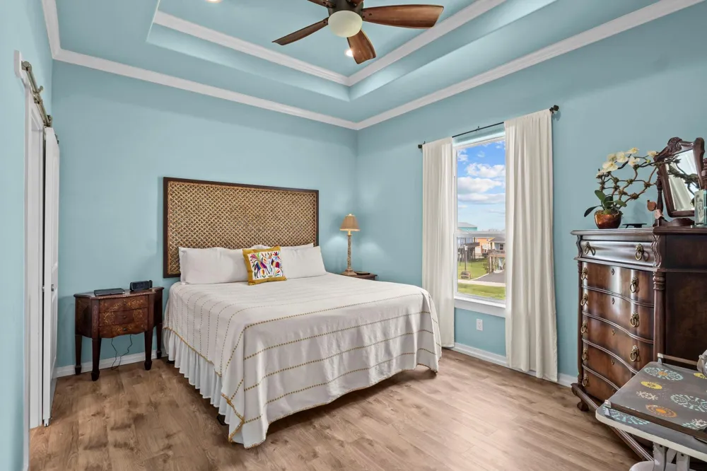 2929 Lakeside Crystal Beach, TX 77650