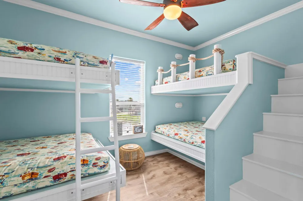 2929 Lakeside Crystal Beach, TX 77650