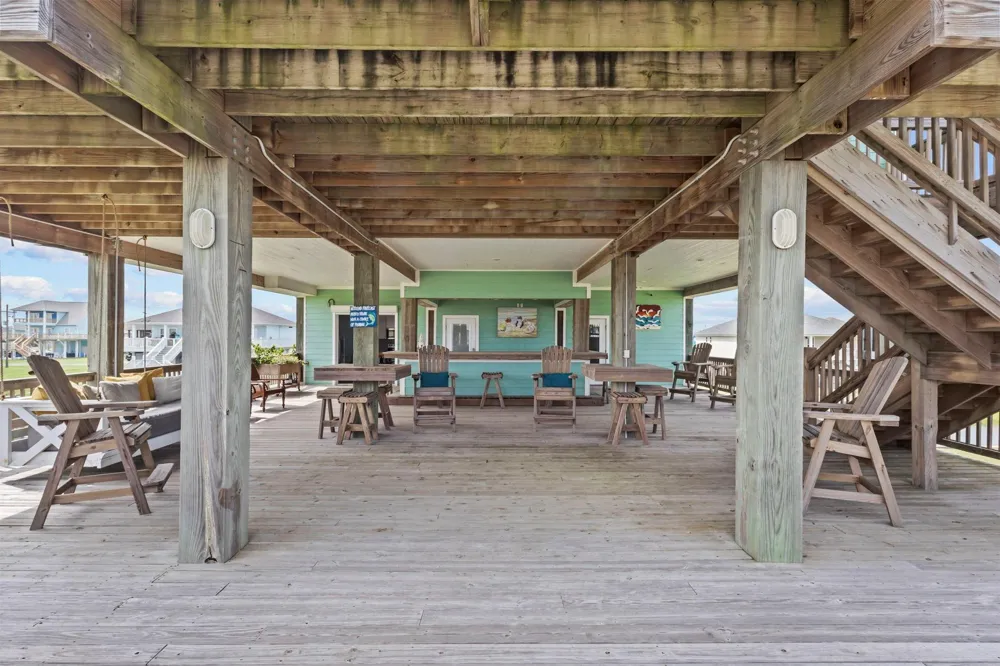 2929 Lakeside Crystal Beach, TX 77650