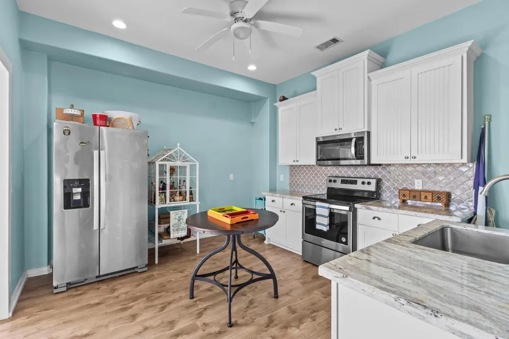 2929 Lakeside Crystal Beach, TX 77650