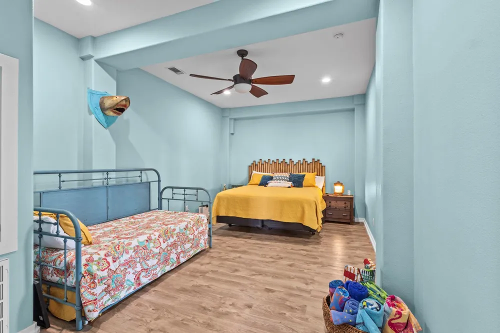 2929 Lakeside Crystal Beach, TX 77650