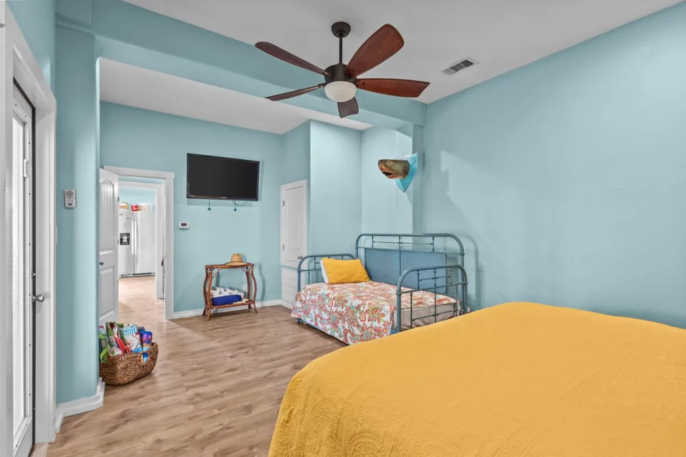 2929 Lakeside Crystal Beach, TX 77650