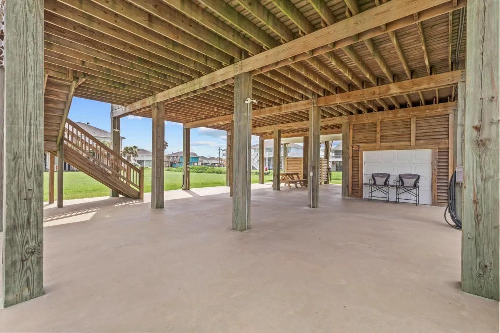 2929 Lakeside Crystal Beach, TX 77650