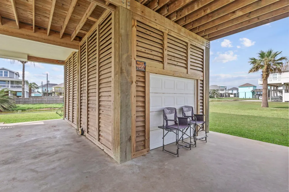 2929 Lakeside Crystal Beach, TX 77650