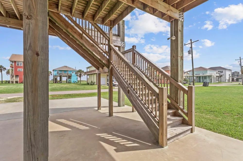 2929 Lakeside Crystal Beach, TX 77650