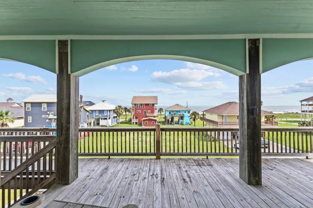 2929 Lakeside Crystal Beach, TX 77650