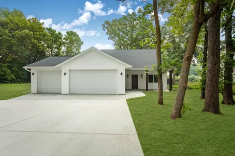 1011 Nokomis Street