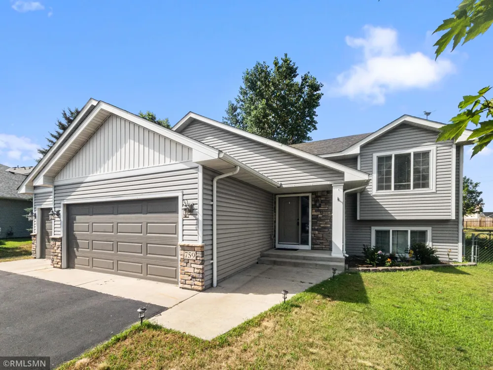 759 Park Brook Road NW Isanti, MN 55040