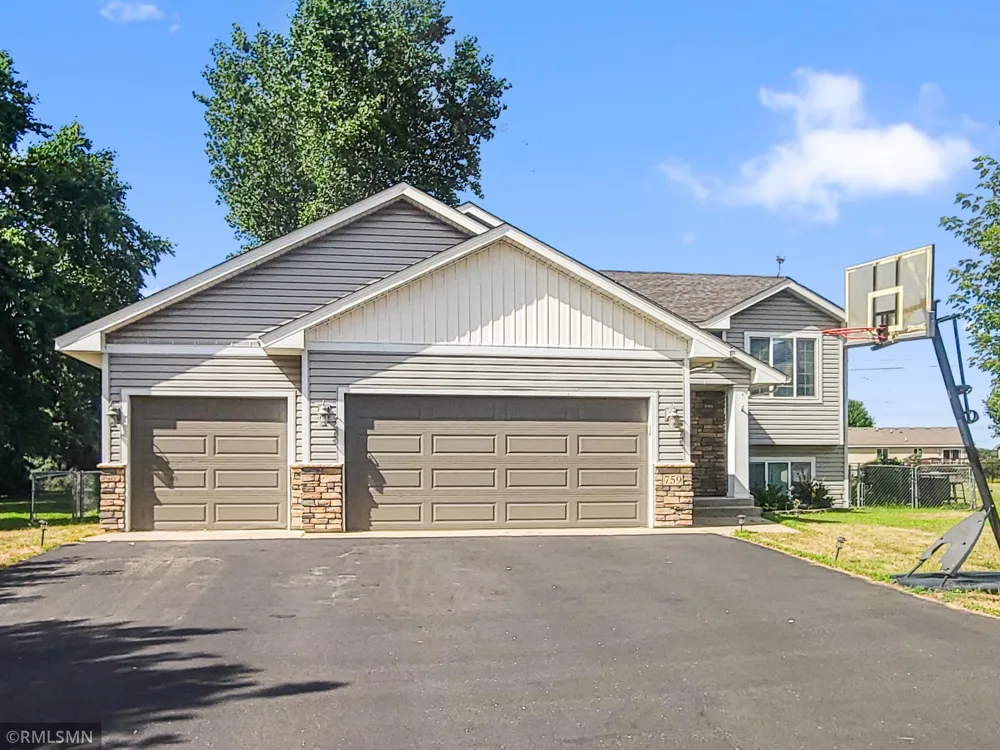 759 Park Brook Road NW Isanti, MN 55040