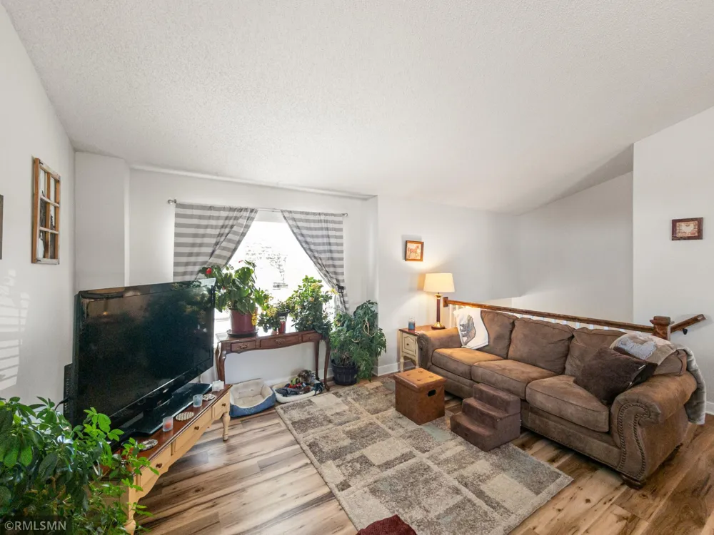 759 Park Brook Road NW Isanti, MN 55040