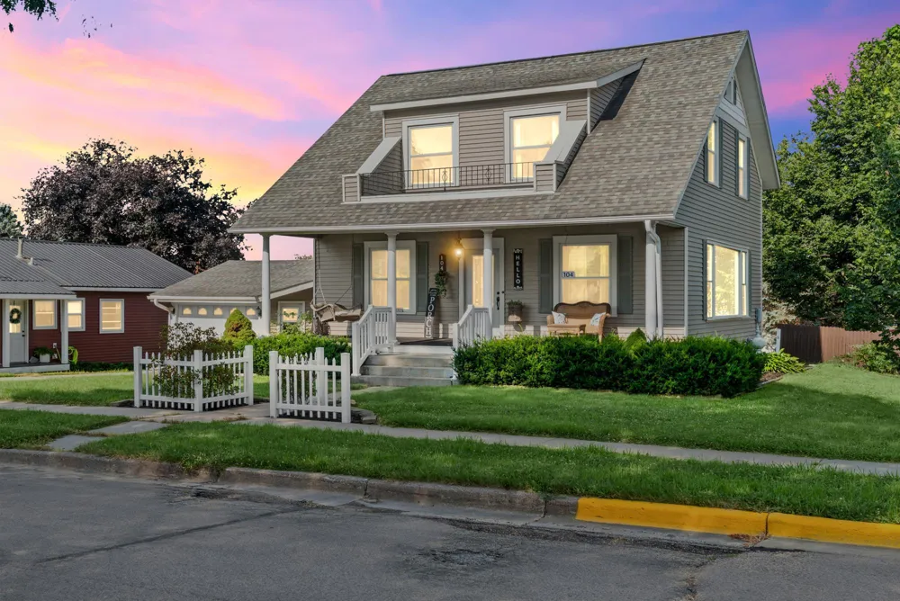104 2nd Avenue SW Spring Grove, MN 55974