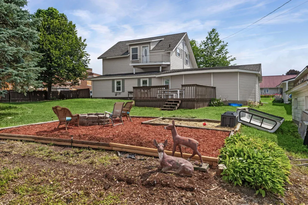 104 2nd Avenue SW Spring Grove, MN 55974