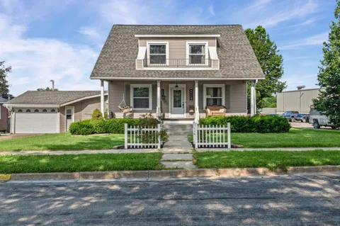 104 2nd Avenue SW