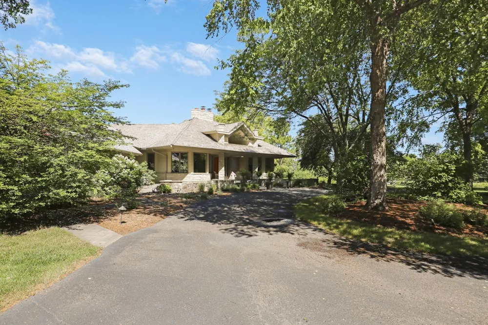 525 Navajo Road W Medina, MN 55340