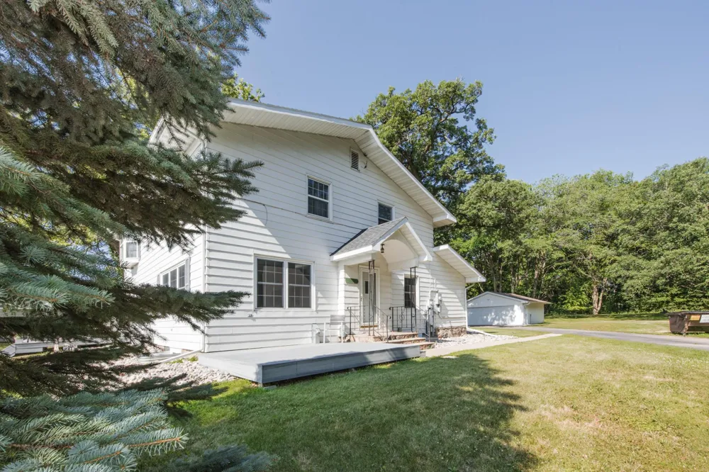 1104 W Lake Drive Detroit Lakes, MN 56501