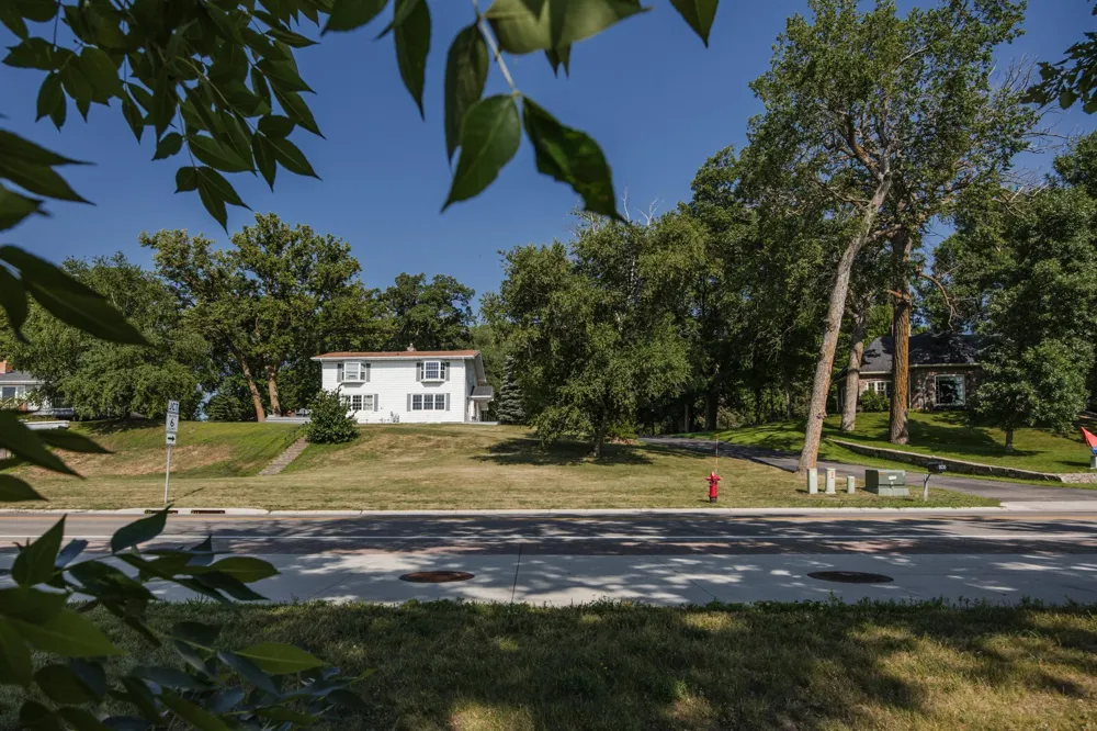 1104 W Lake Drive Detroit Lakes, MN 56501