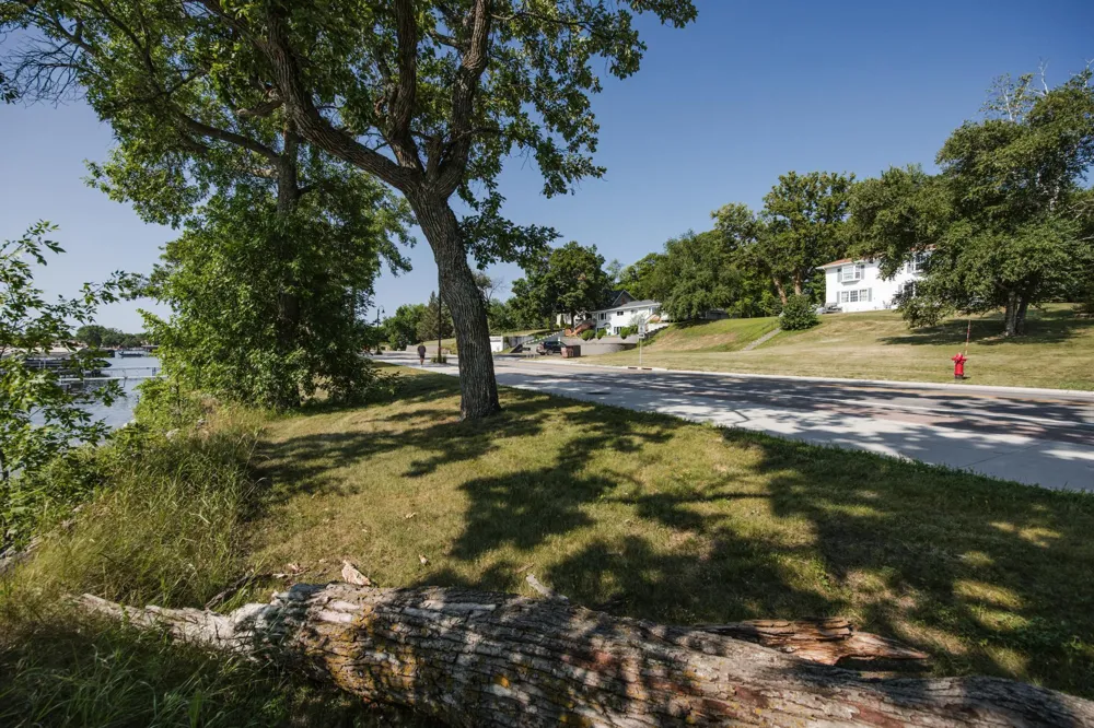 1104 W Lake Drive Detroit Lakes, MN 56501