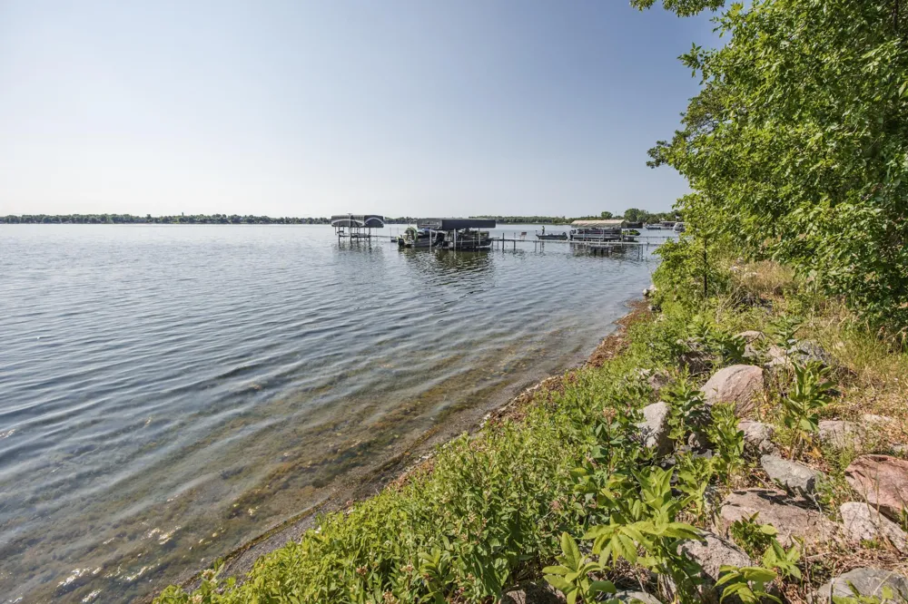 1104 W Lake Drive Detroit Lakes, MN 56501
