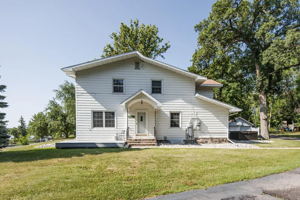 1104 W Lake Drive Detroit Lakes, MN 56501