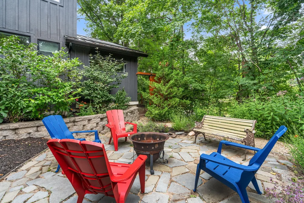 841 Holland Street Saugatuck, MI 49453