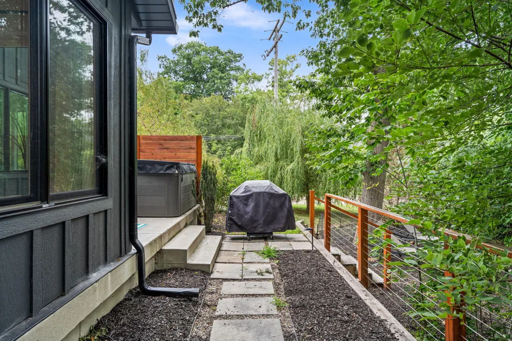 841 Holland Street Saugatuck, MI 49453