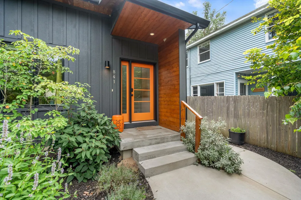 841 Holland Street Saugatuck, MI 49453
