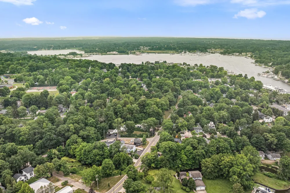 790 Simonson Drive Saugatuck, MI 49453