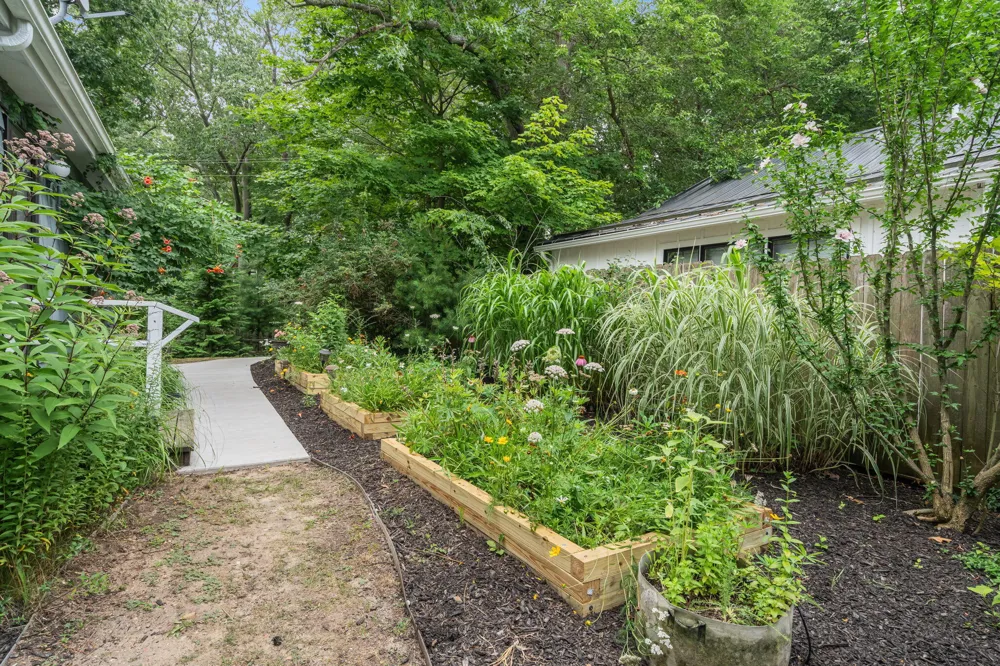 790 Simonson Drive Saugatuck, MI 49453