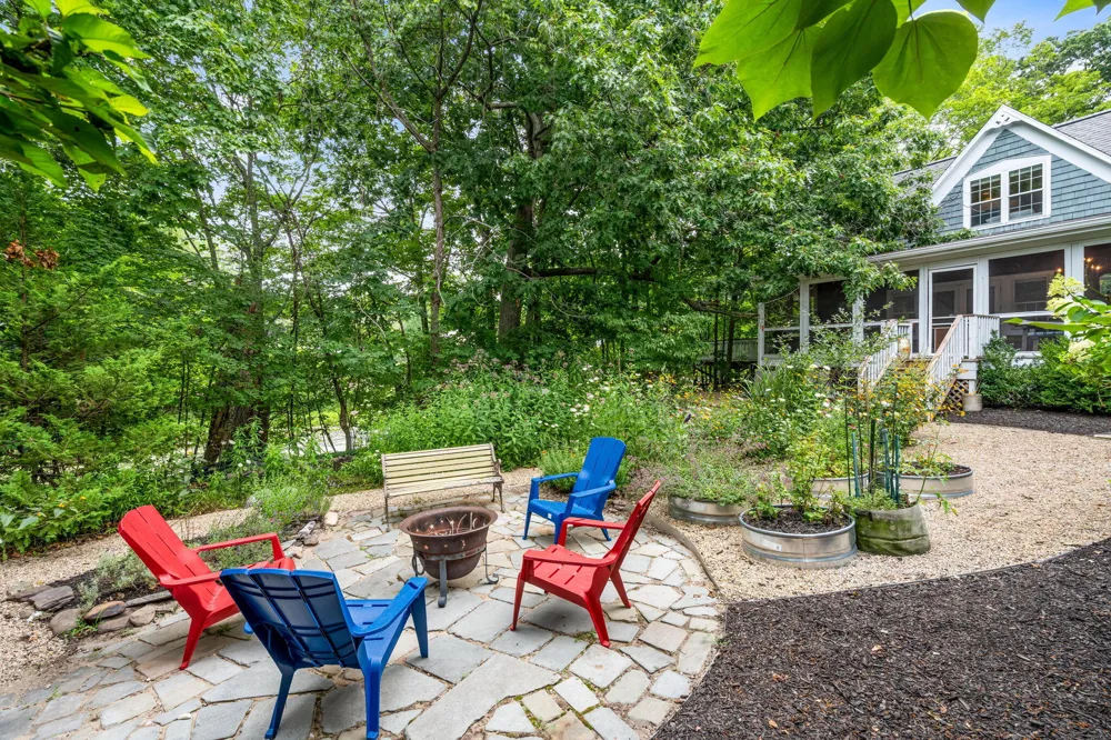 790 Simonson Drive Saugatuck, MI 49453