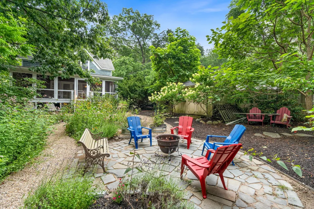 790 Simonson Drive Saugatuck, MI 49453