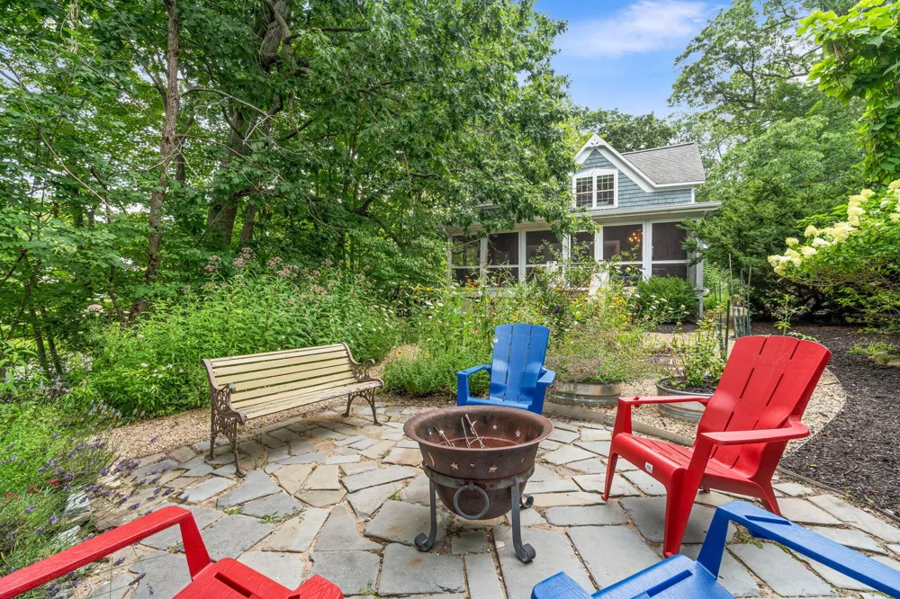790 Simonson Drive Saugatuck, MI 49453