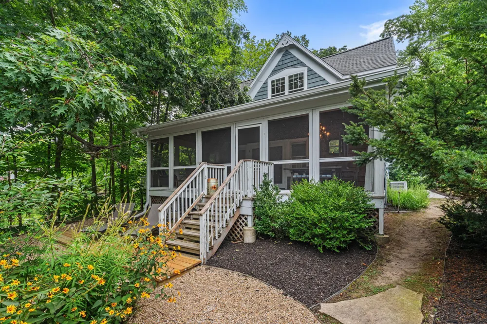 790 Simonson Drive Saugatuck, MI 49453