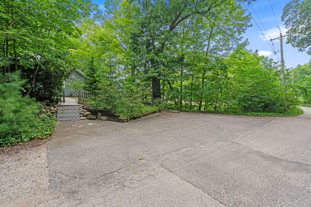 790 Simonson Drive Saugatuck, MI 49453