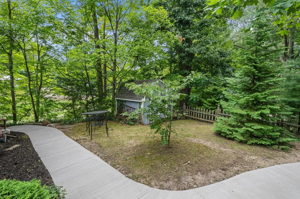790 Simonson Drive Saugatuck, MI 49453