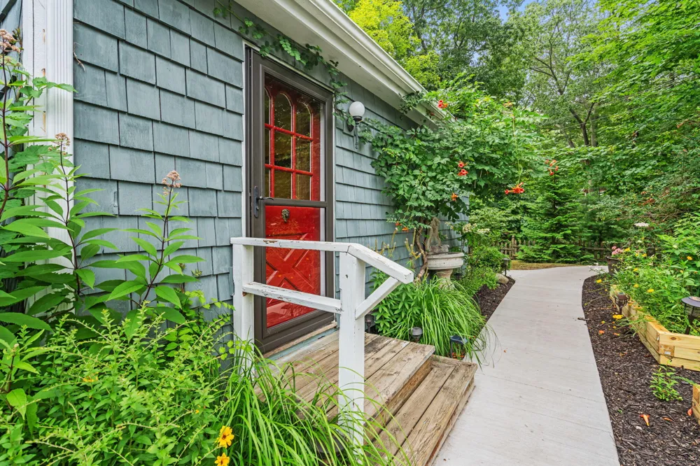 790 Simonson Drive Saugatuck, MI 49453
