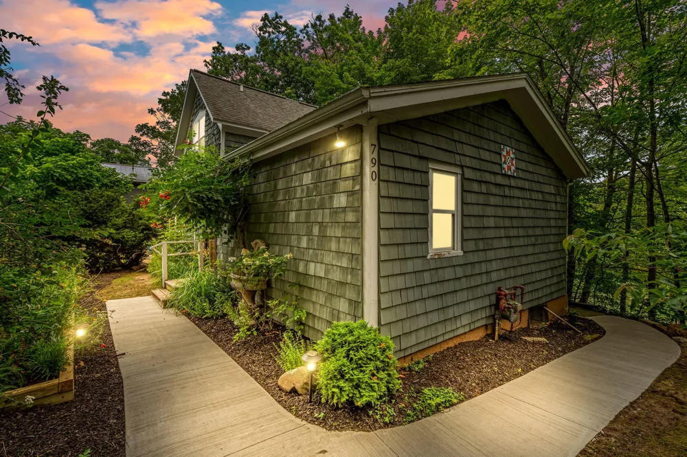 790 Simonson Drive Saugatuck, MI 49453