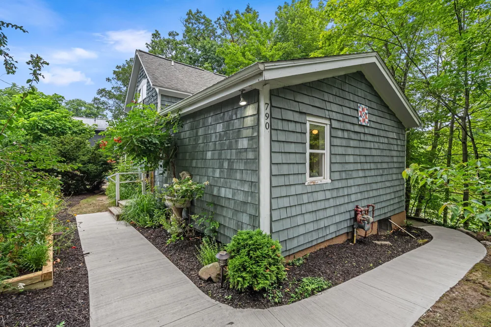 790 Simonson Drive Saugatuck, MI 49453