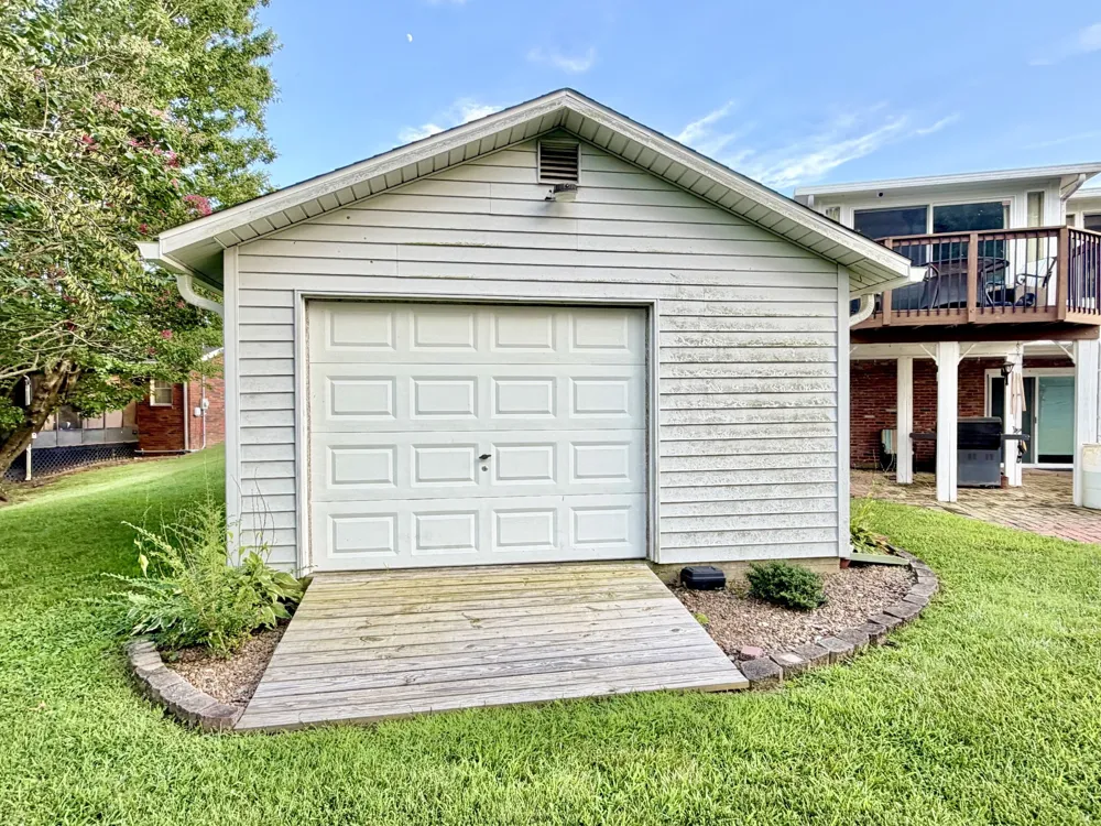 233 Twin Hill Dr Greenville, KY 42345