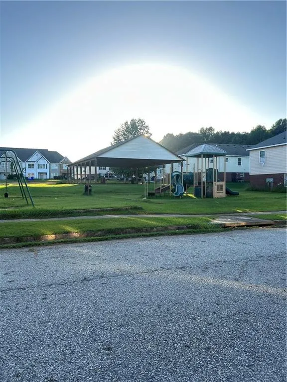 941 Old Mill Point #B Monroe, GA 30655