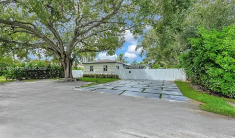11102 NE 9th Ct