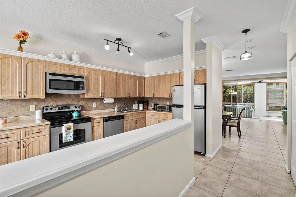 6757 Via Regina Boca Raton, FL 33433