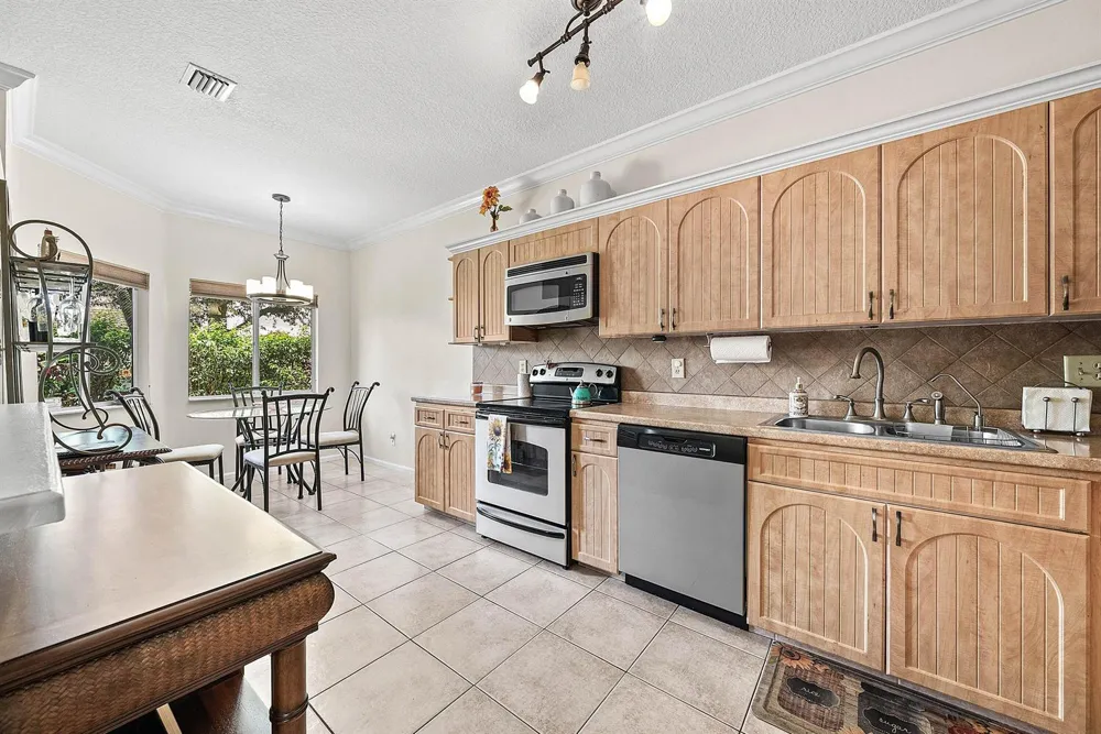 6757 Via Regina Boca Raton, FL 33433