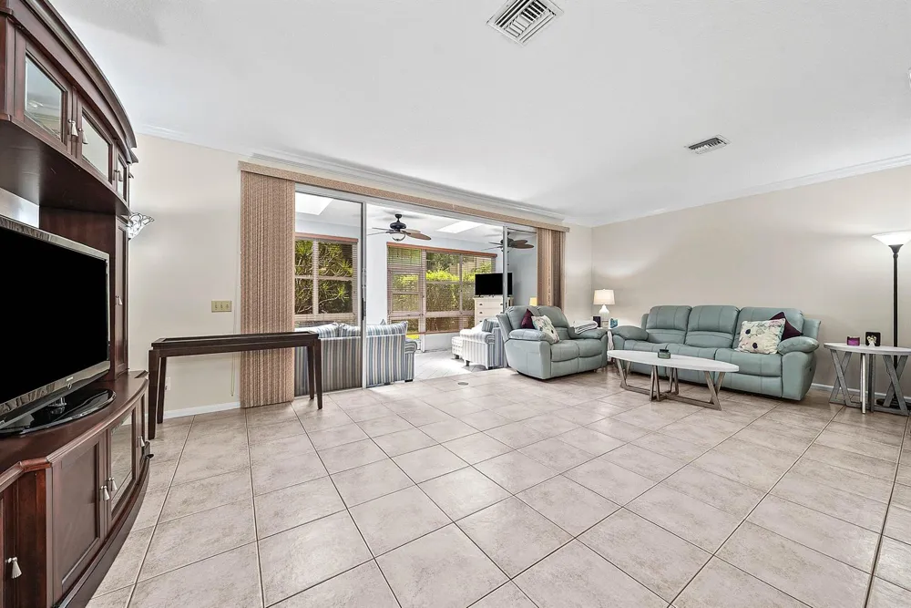 6757 Via Regina Boca Raton, FL 33433