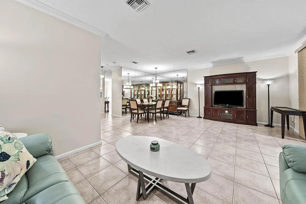 6757 Via Regina Boca Raton, FL 33433