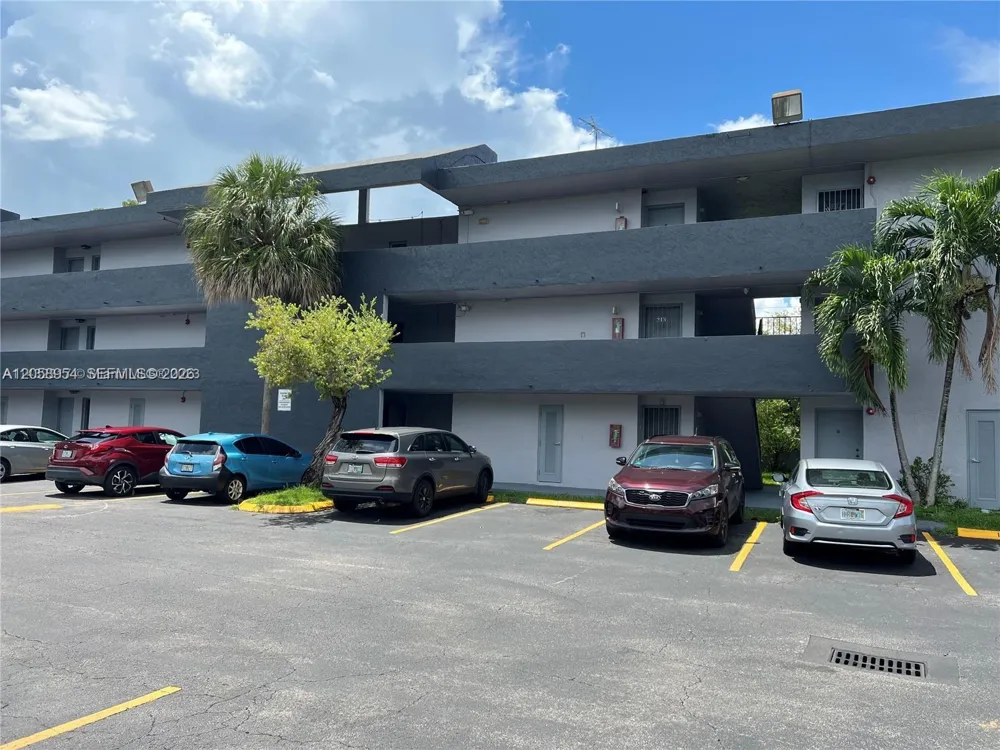 8841 W Flagler St #202 Miami, FL 33174